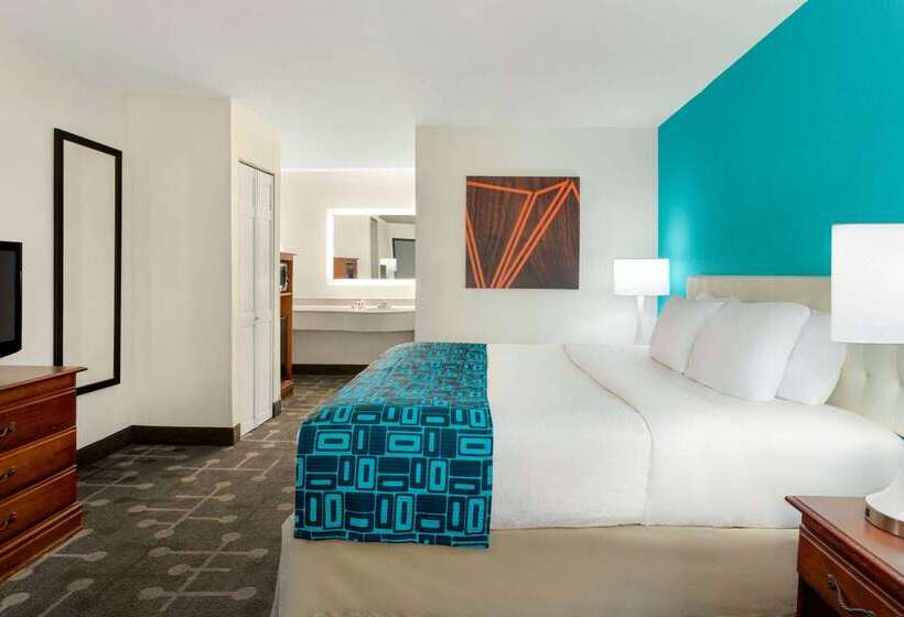 هتل Howard Johnson By Wyndham Chattanooga Lookout Mountain I 24