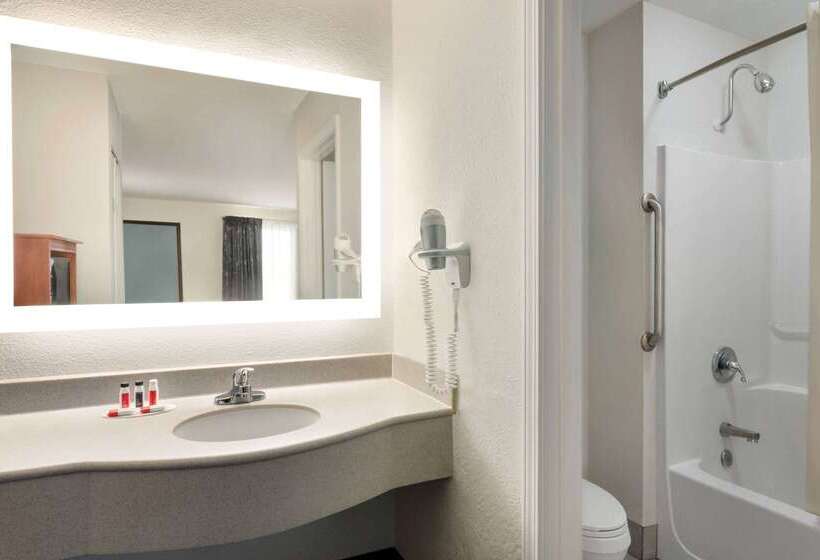 هتل Howard Johnson By Wyndham Chattanooga Lookout Mountain I 24