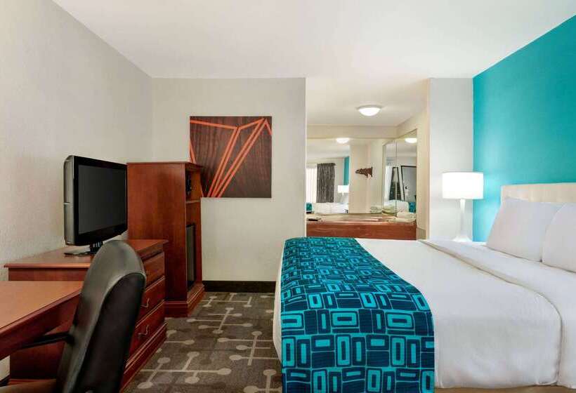 هتل Howard Johnson By Wyndham Chattanooga Lookout Mountain I 24