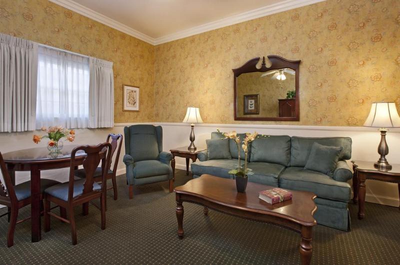 فندق Lavender Inn By The Sea