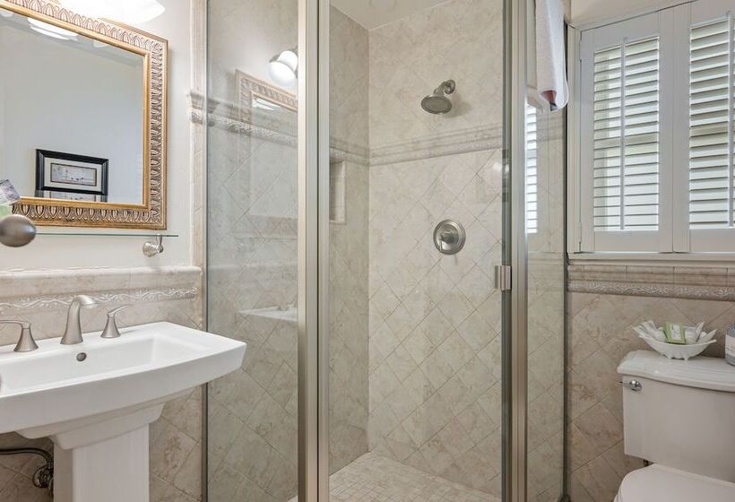 فندق Lavender Inn By The Sea