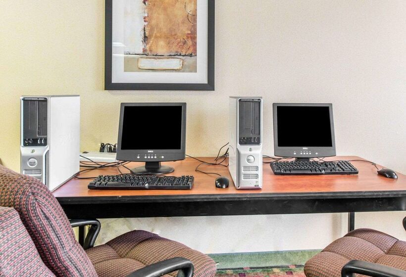 Отель Quality Inn Airport