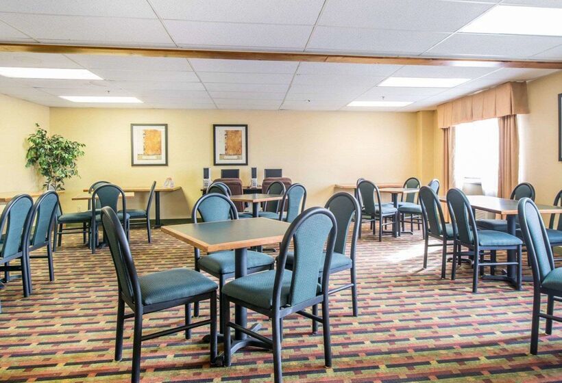 Отель Quality Inn Airport