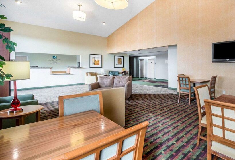 Отель Quality Inn Airport
