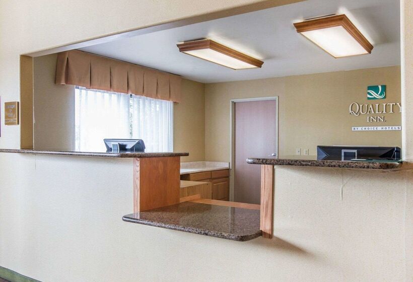 Отель Quality Inn Airport