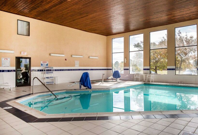 Отель Quality Inn Airport