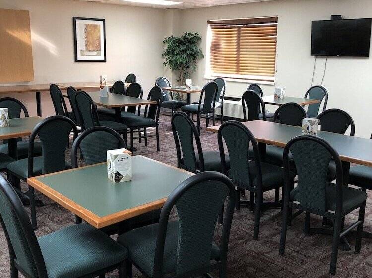 Отель Quality Inn Airport