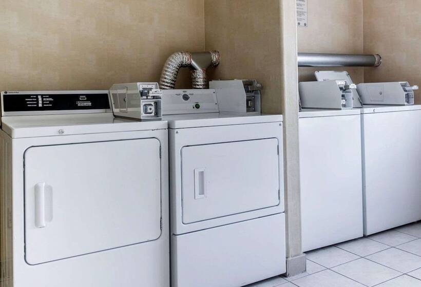 Отель Quality Inn Airport