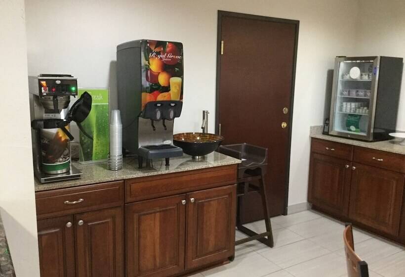 فندق Quality Inn Arcola