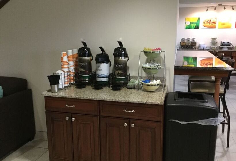 فندق Quality Inn Arcola