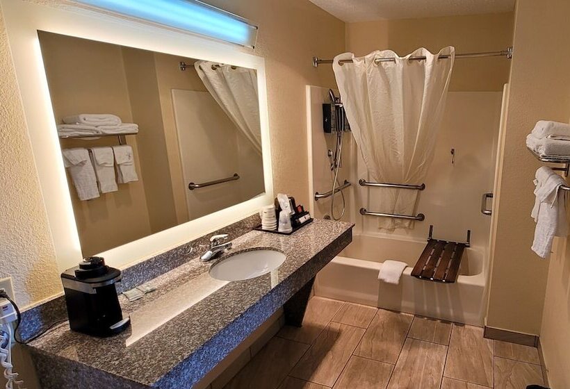 فندق Quality Inn