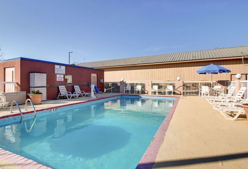 فندق Quality Inn