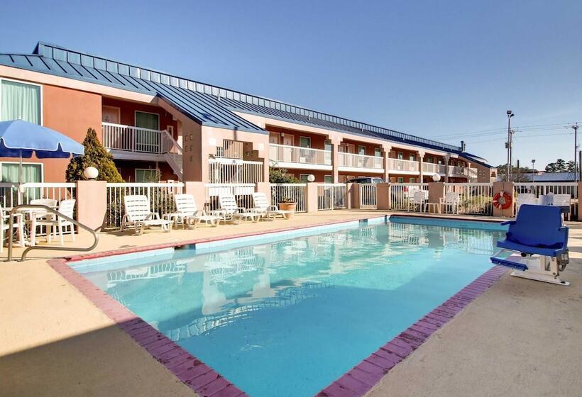 فندق Quality Inn