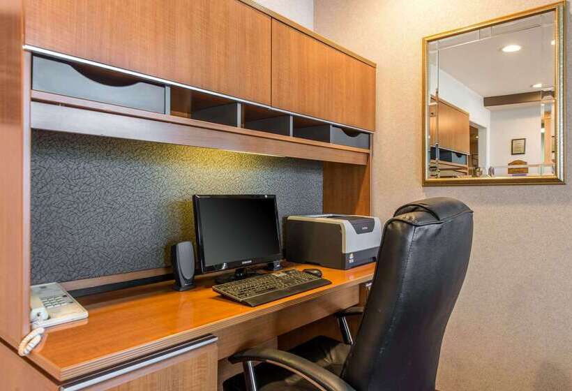 فندق Quality Inn