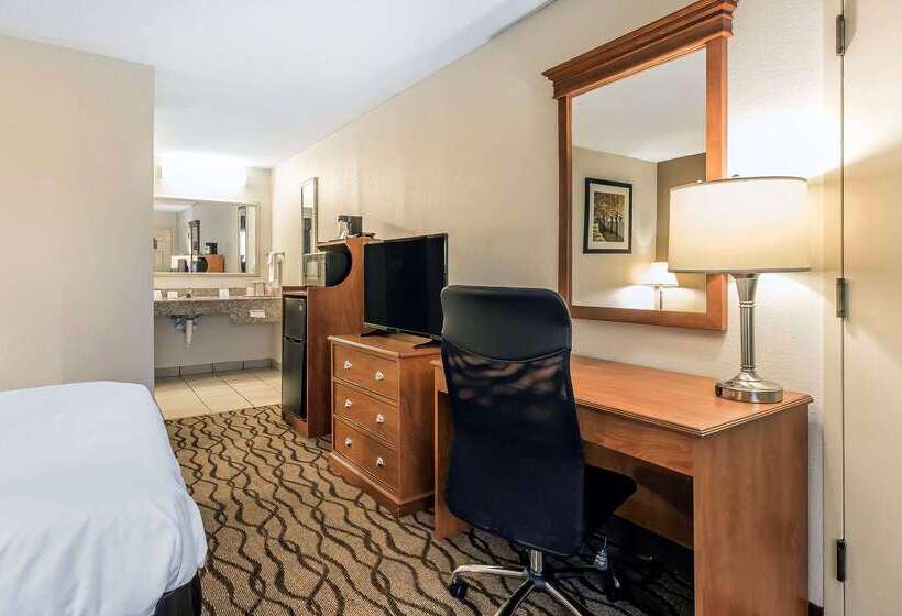 فندق Quality Inn Charleston   Sikeston