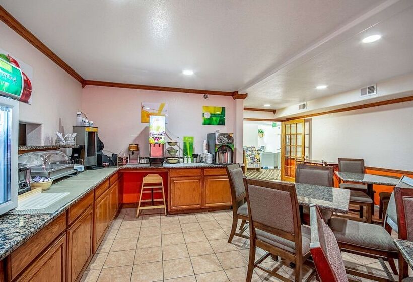 Отель Quality Inn