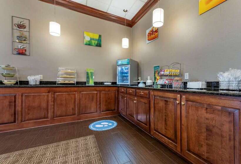 Отель Quality Inn