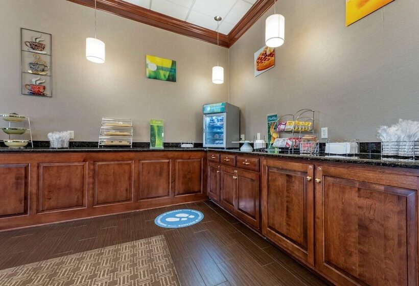 Отель Quality Inn