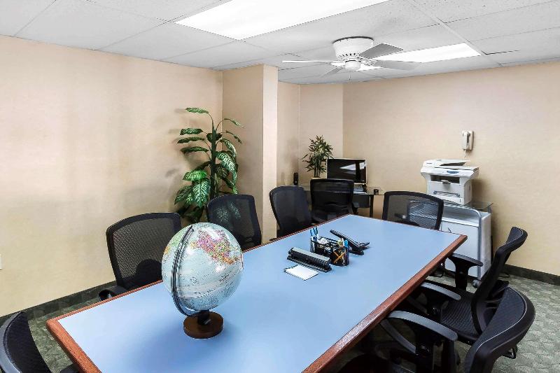 Отель Quality Inn