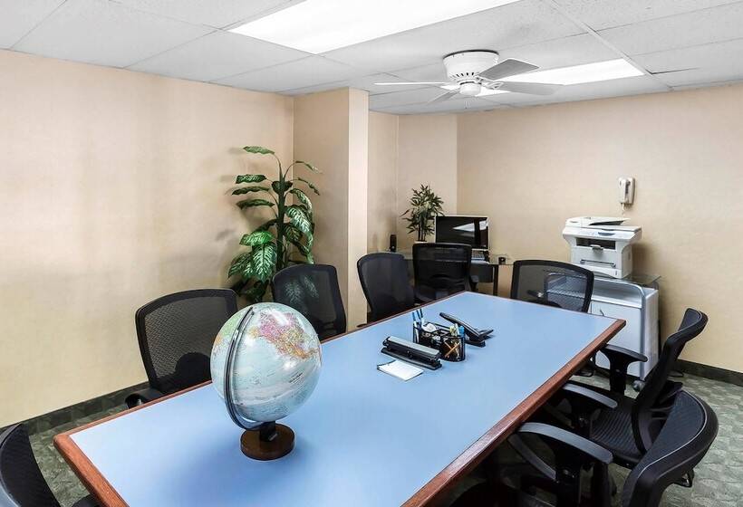 Отель Quality Inn