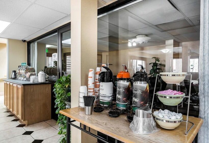 Отель Quality Inn