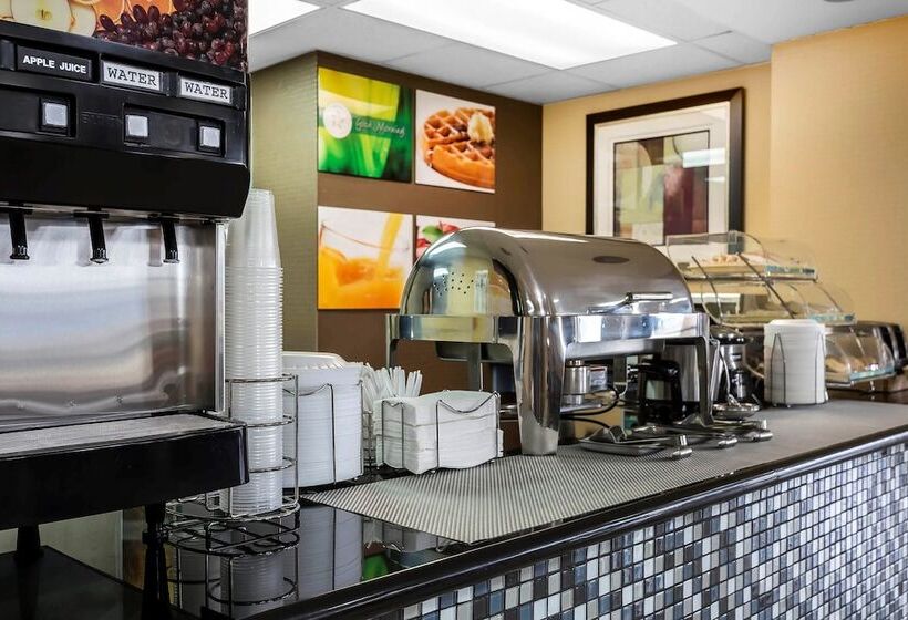 Отель Quality Inn