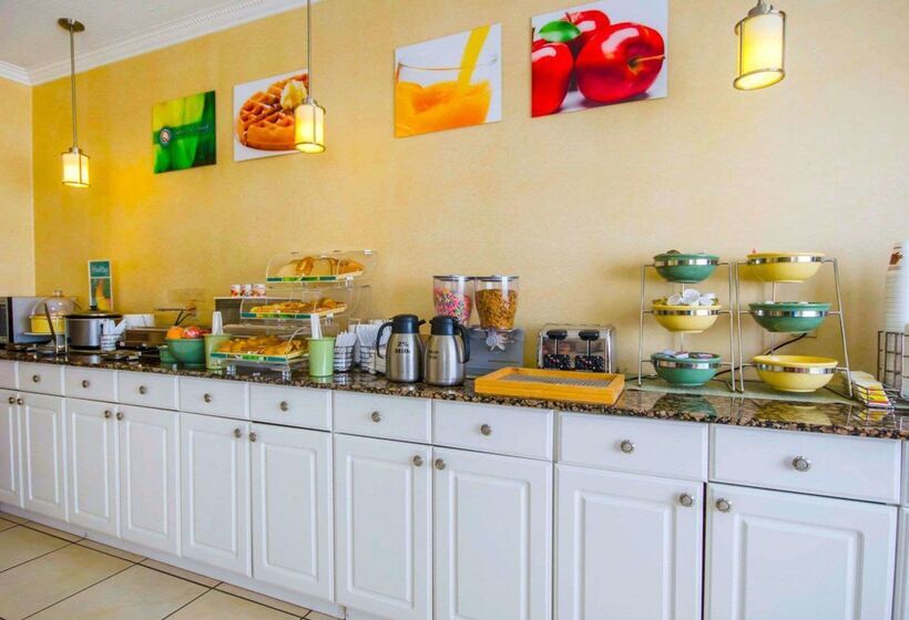 Отель Quality Inn East