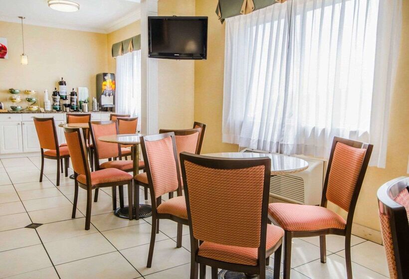 Отель Quality Inn East