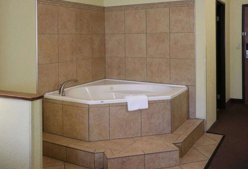 Отель Quality Inn East