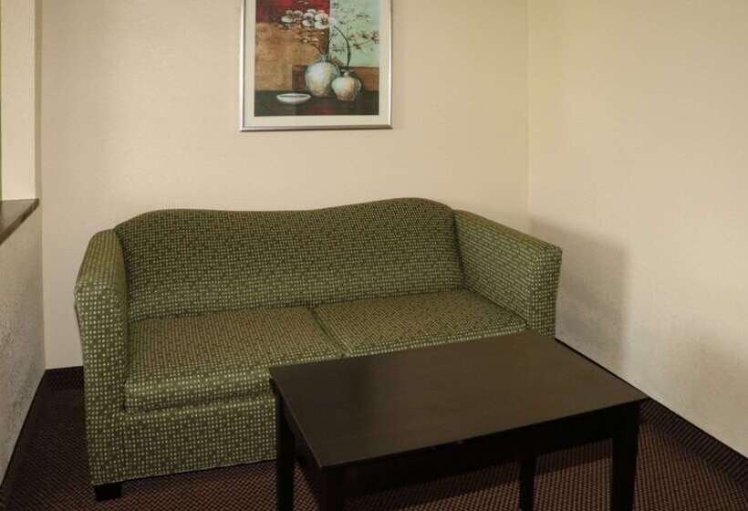 Отель Quality Inn East