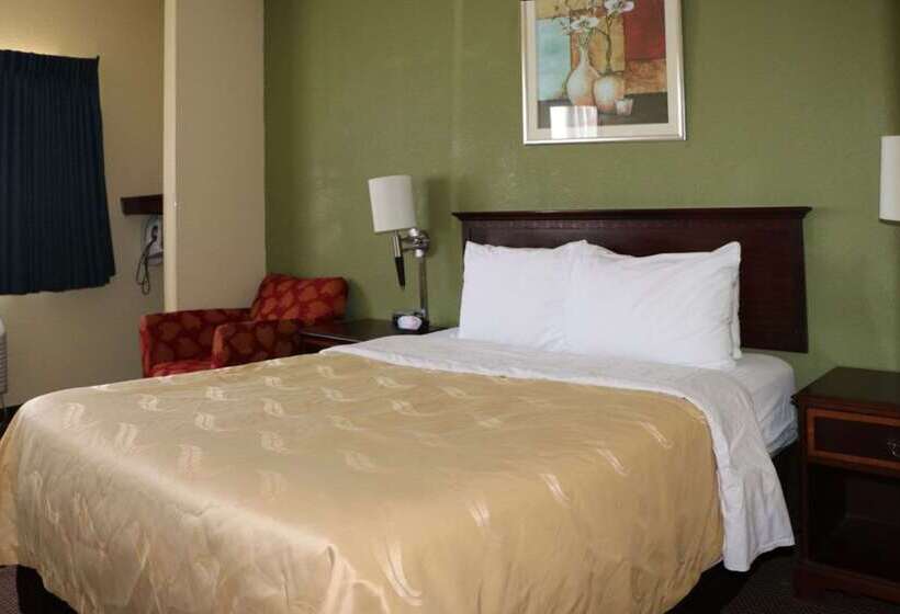 Отель Quality Inn East