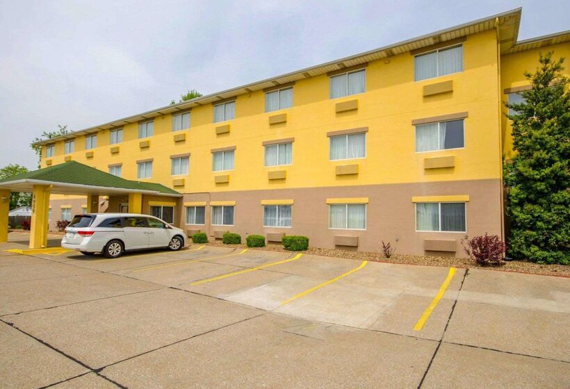 Отель Quality Inn East