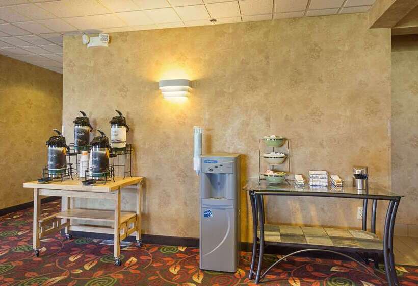 فندق Quality Inn