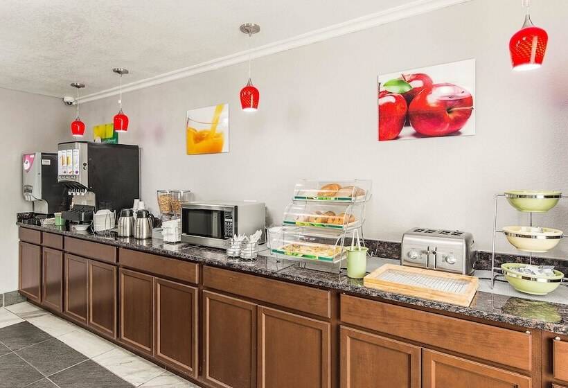 Отель Quality Inn