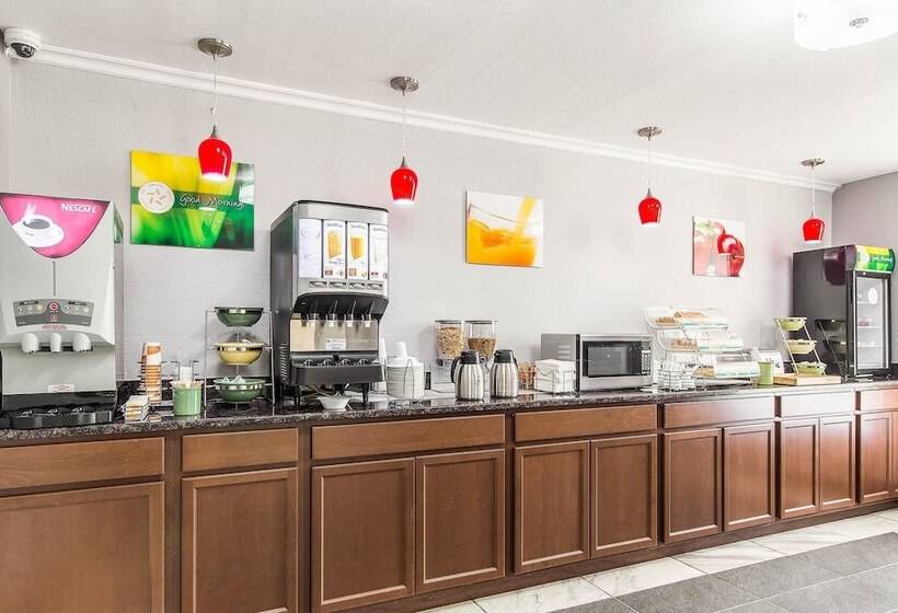 Отель Quality Inn