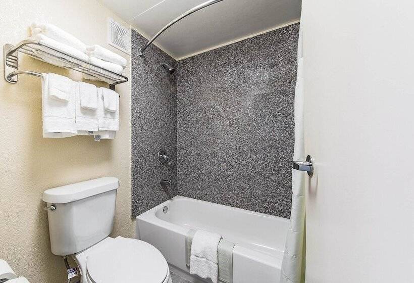 Отель Quality Inn