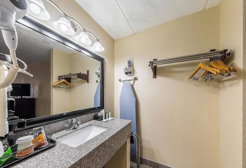 Отель Quality Inn