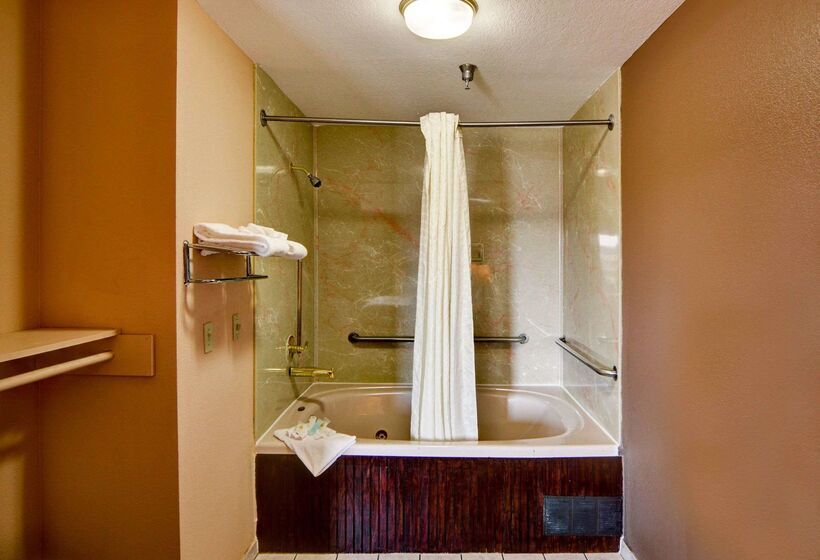 호텔 Quality Inn Forest Hill   Fort Worth South