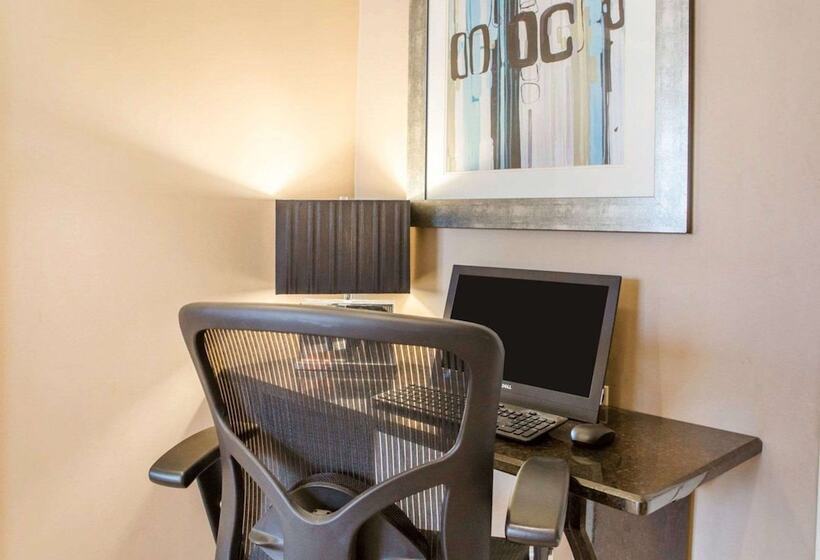 فندق Quality Inn Downtown