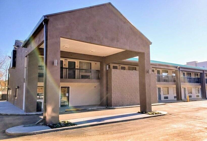 Отель Quality Inn