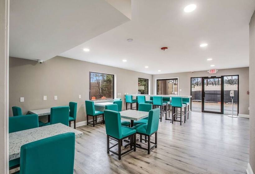 Отель Quality Inn