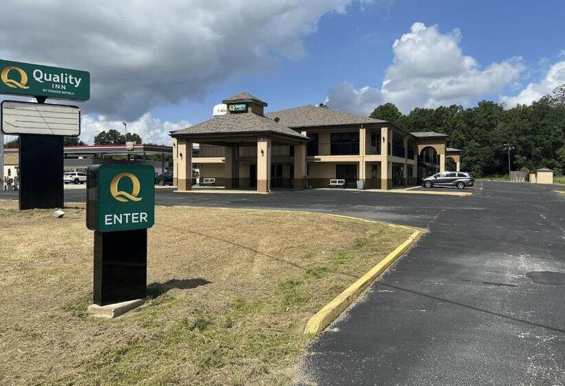 בית מלון כפרי Quality Inn