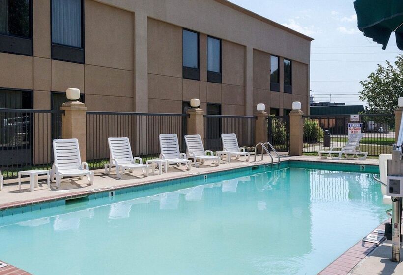 فندق Quality Inn