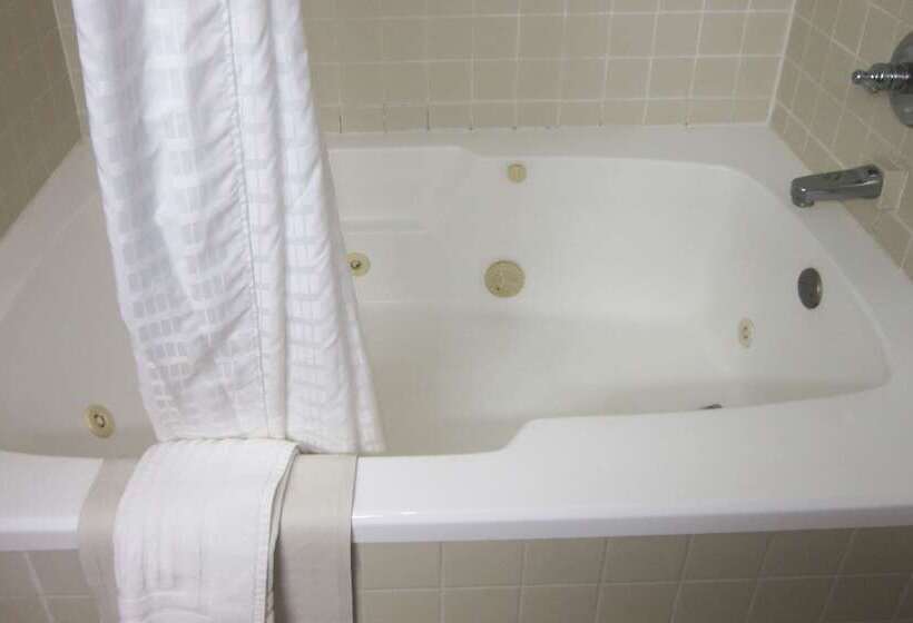 فندق Quality Inn Nashville  Bloomington