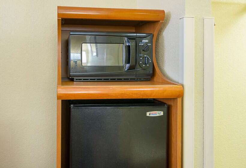 هتل Quality Inn Near Casinos And Convention Center