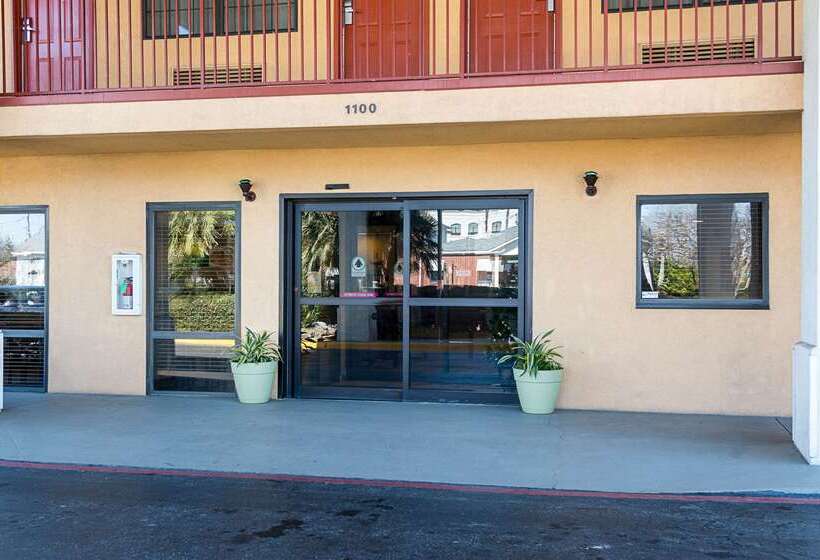 هتل Quality Inn Near Casinos And Convention Center