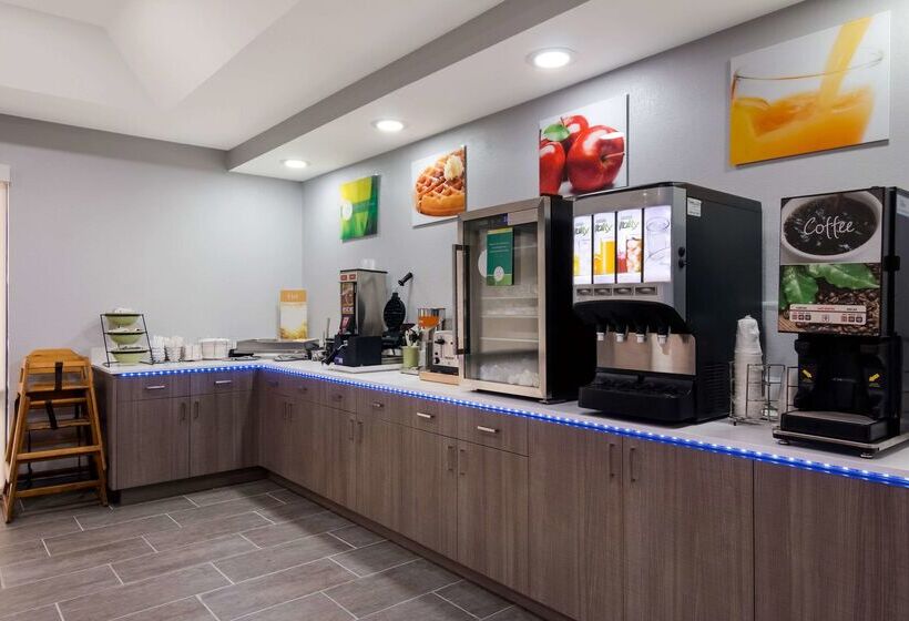 هتل Quality Inn Near Casinos And Convention Center