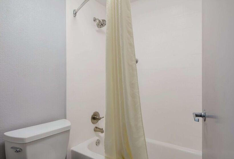 هتل Quality Inn Near Casinos And Convention Center