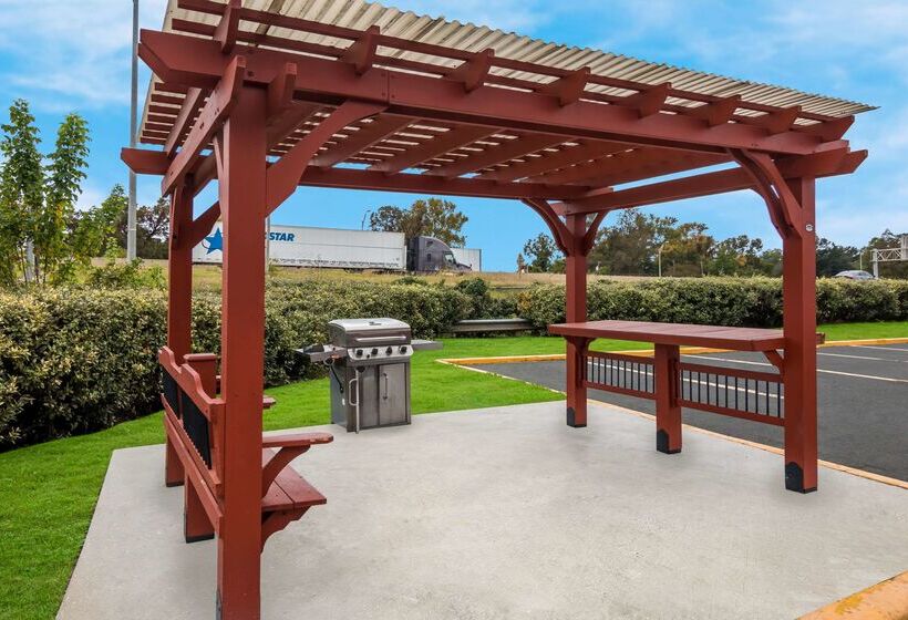 هتل Quality Inn Near Casinos And Convention Center