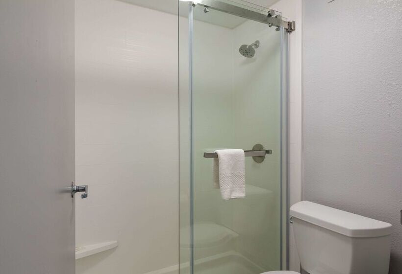 هتل Quality Inn Near Casinos And Convention Center